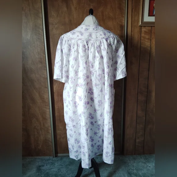 National Women's Lightweight Housecoat Mumu Pockets White Purple Floral Size 3X - Picture 5 of 11